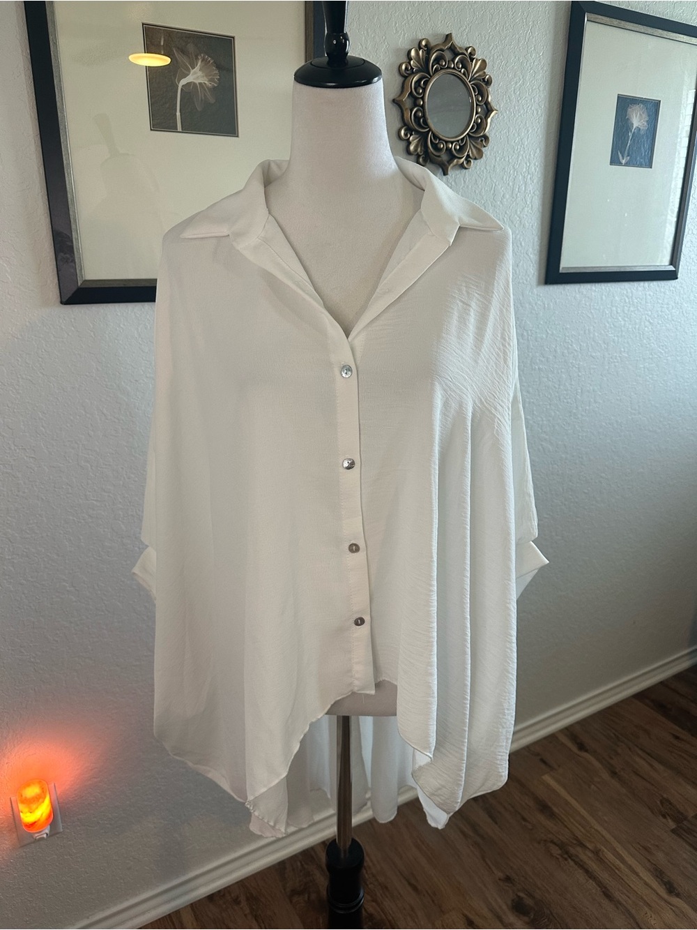 Kim & Cami Oversized High-Low White Botton Down Top